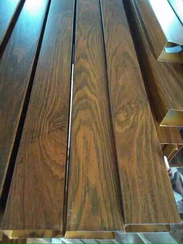 仿木紋鋁方通的安裝步驟